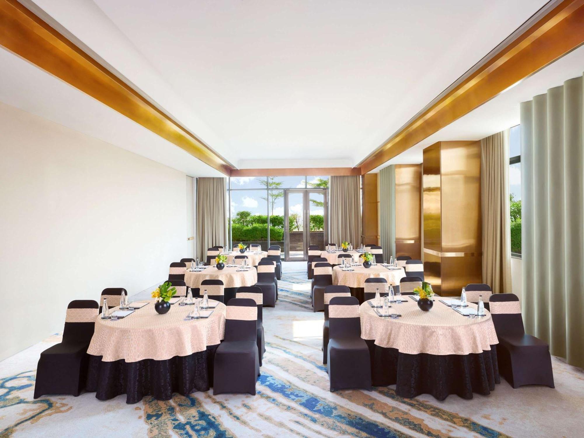 Novotel New Delhi City Centre Exterior photo